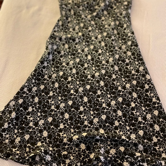 Bay Studio Black & White Ditsy Floral Print Slip Dress V-Neck Flared - Picture 6 of 7